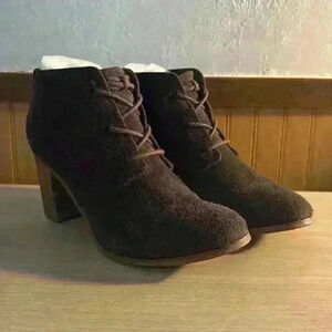 Tom’s “Lunata” Brown Lace-up Booties